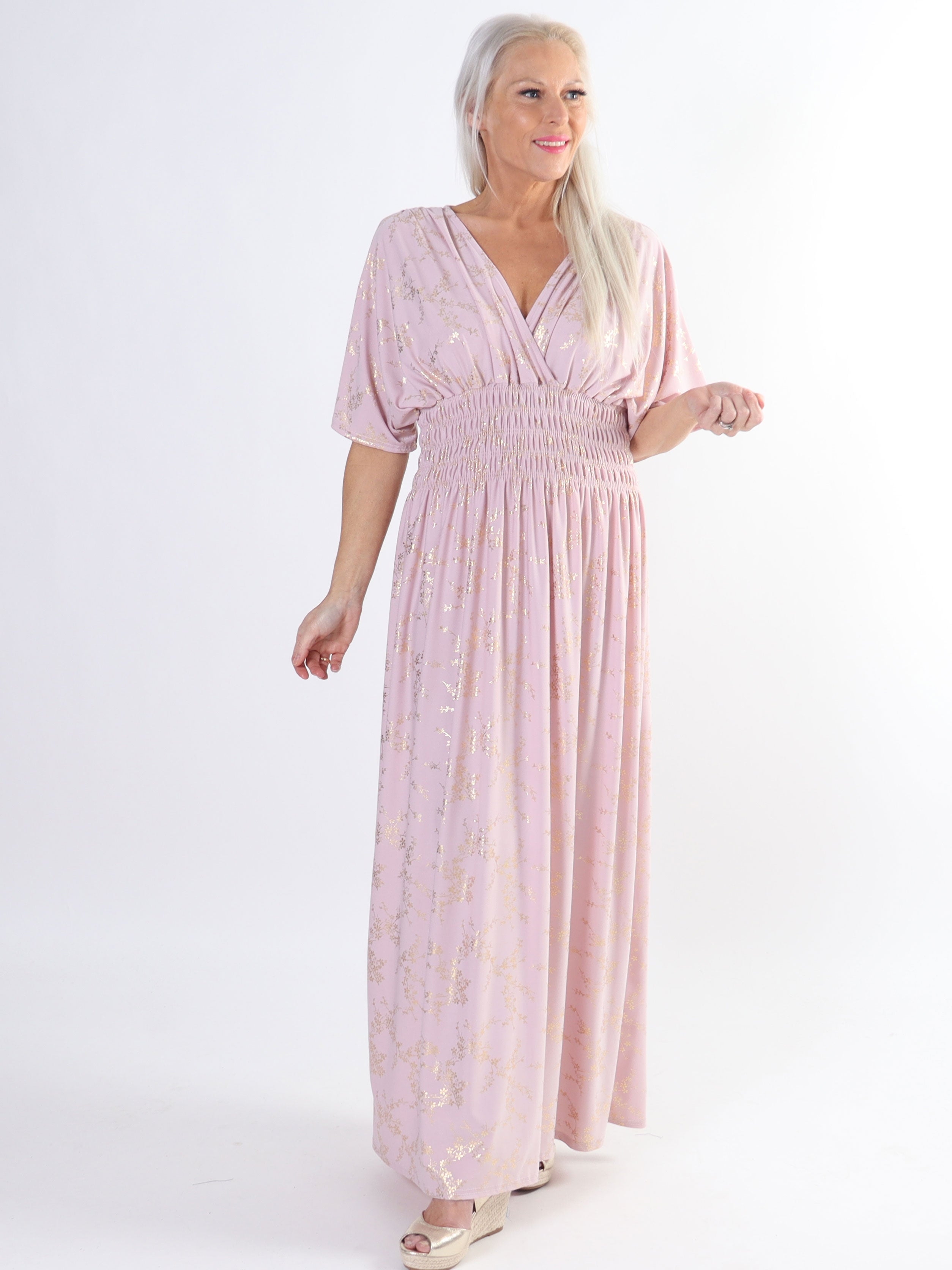Pams Gold - Ensfarvet plus size kjole med gulddetaljer